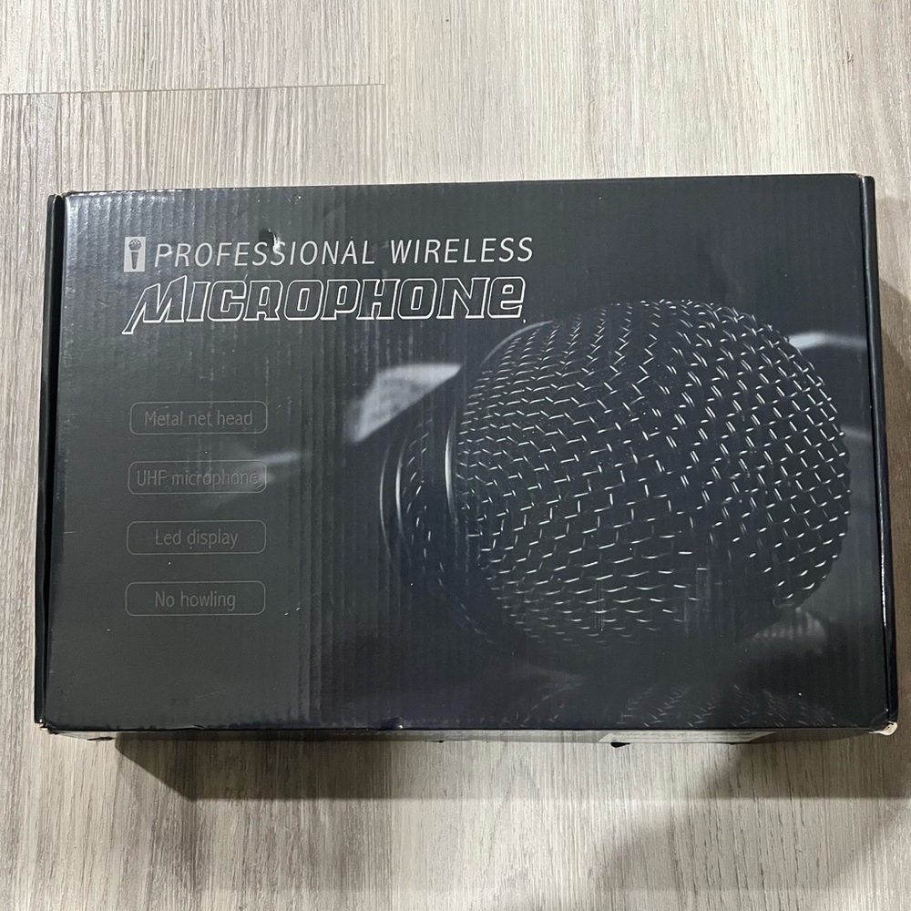 Professional Wireless Microphone - Black